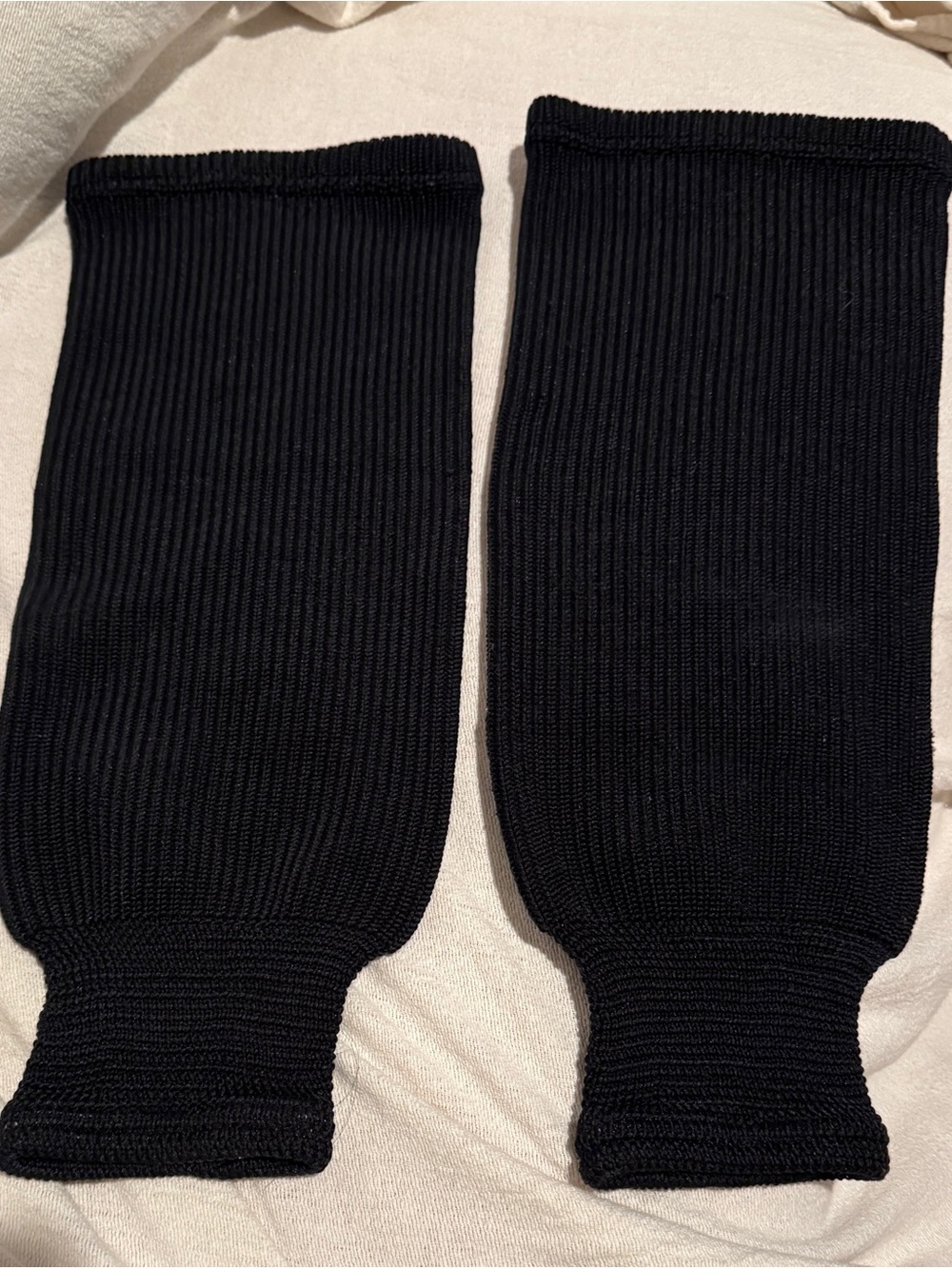 (2) BLACK YOUTH BOYS
SOLID KNIT HOCKEY SOCKS
